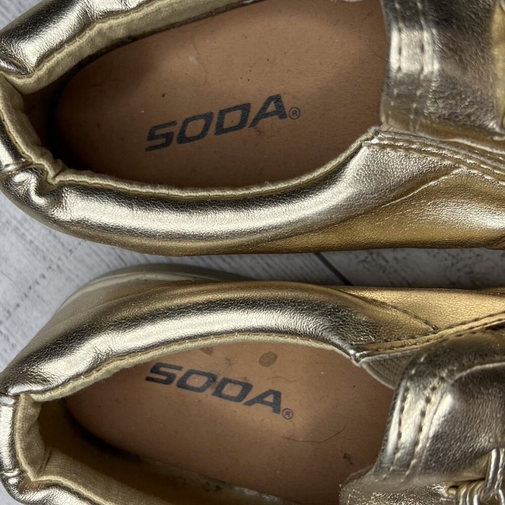 Soda Chrome Gold Tassel Metallic Slip On Sneakers Shoes Size 6.5 - Picture 5 of 6